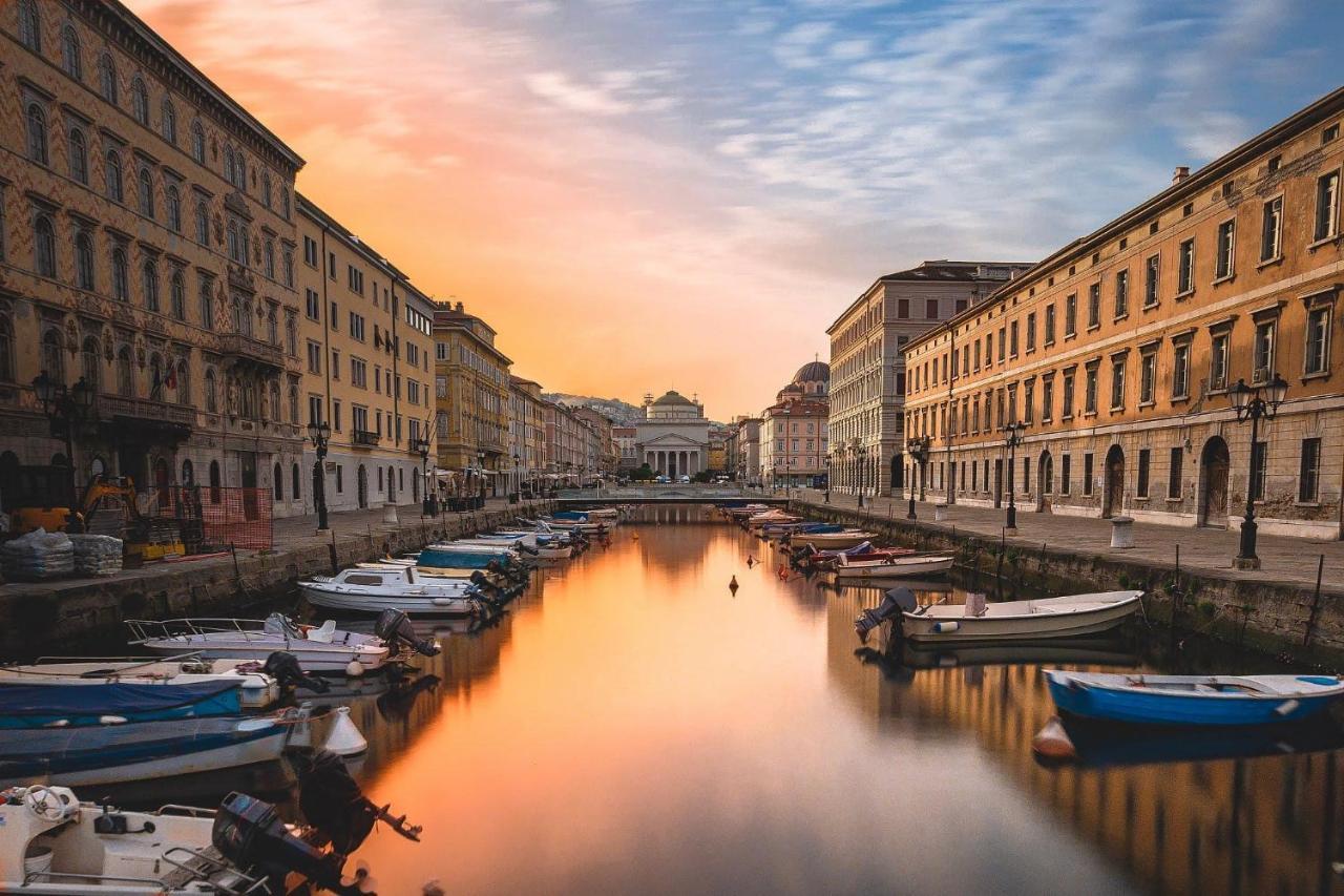 Rifugio Hemingway, Trieste Centro Con Parcheggio Luaran gambar